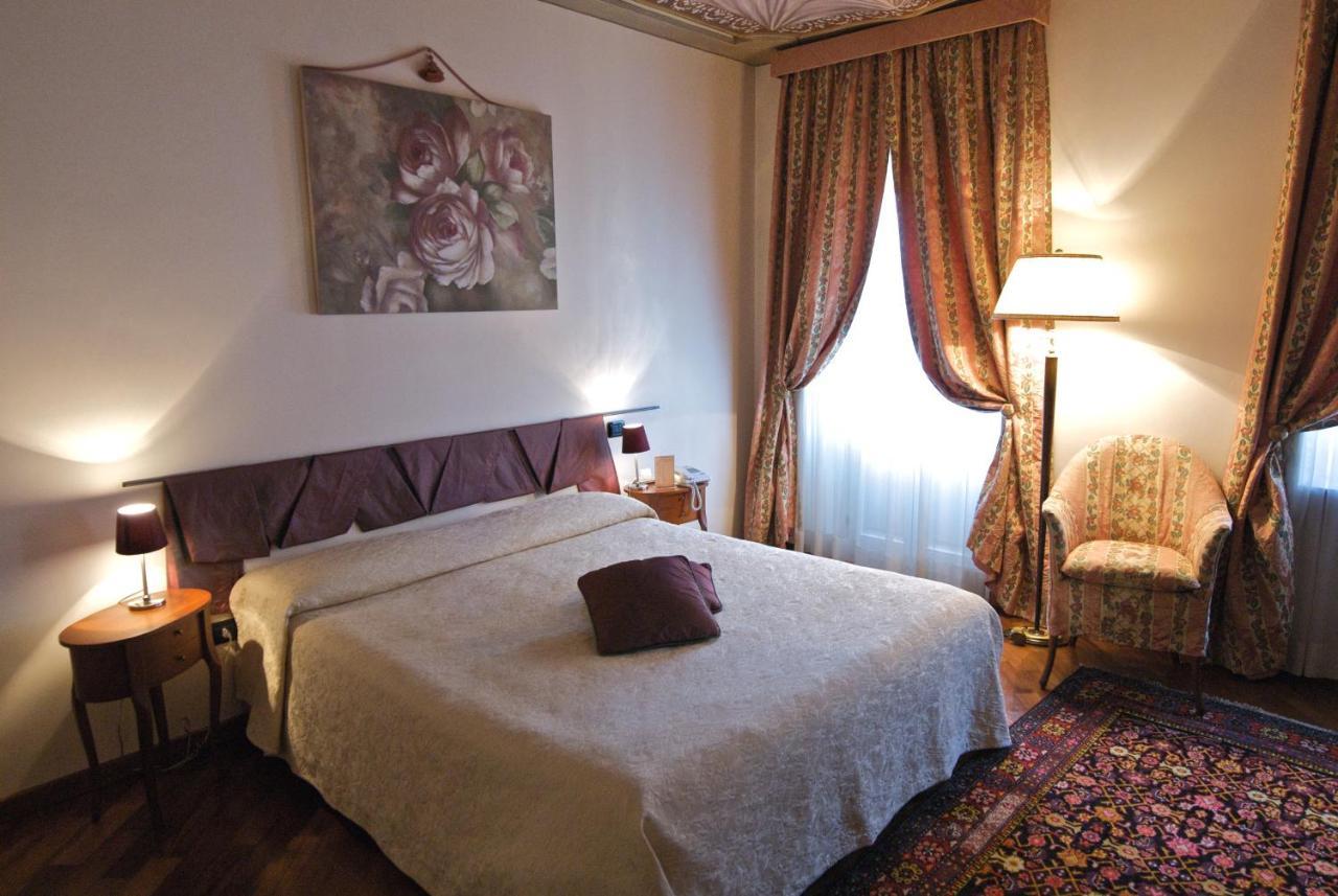 Palazzo Finati Bed & Breakfast Alba  Exterior photo