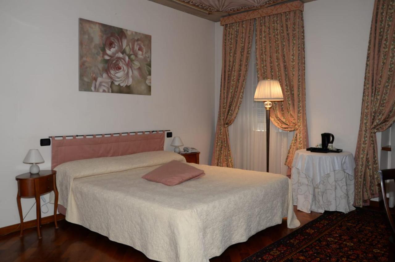 Palazzo Finati Bed & Breakfast Alba  Exterior photo