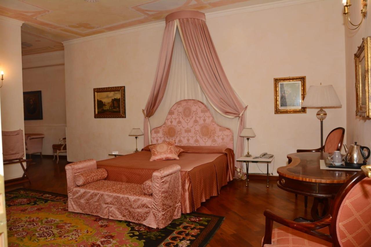 Palazzo Finati Bed & Breakfast Alba  Exterior photo