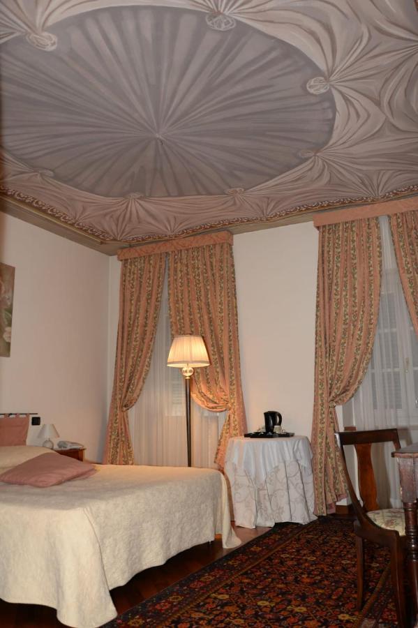 Palazzo Finati Bed & Breakfast Alba  Exterior photo