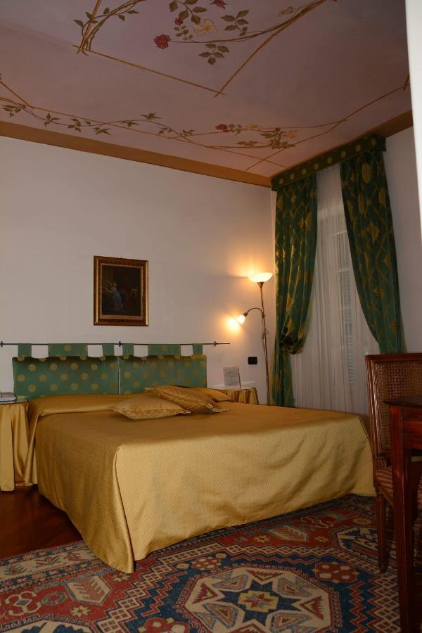 Palazzo Finati Bed & Breakfast Alba  Exterior photo