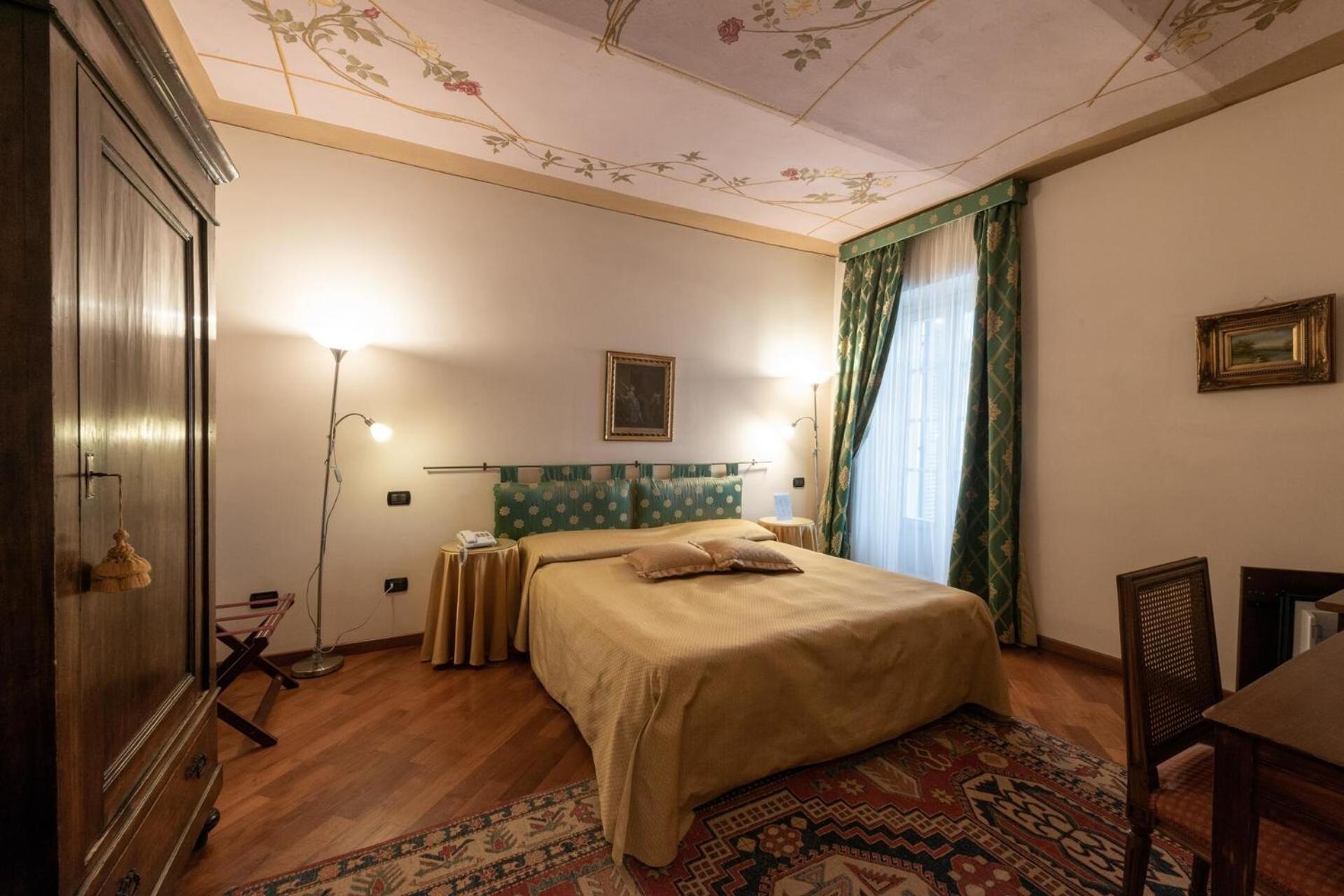 Palazzo Finati Bed & Breakfast Alba  Exterior photo