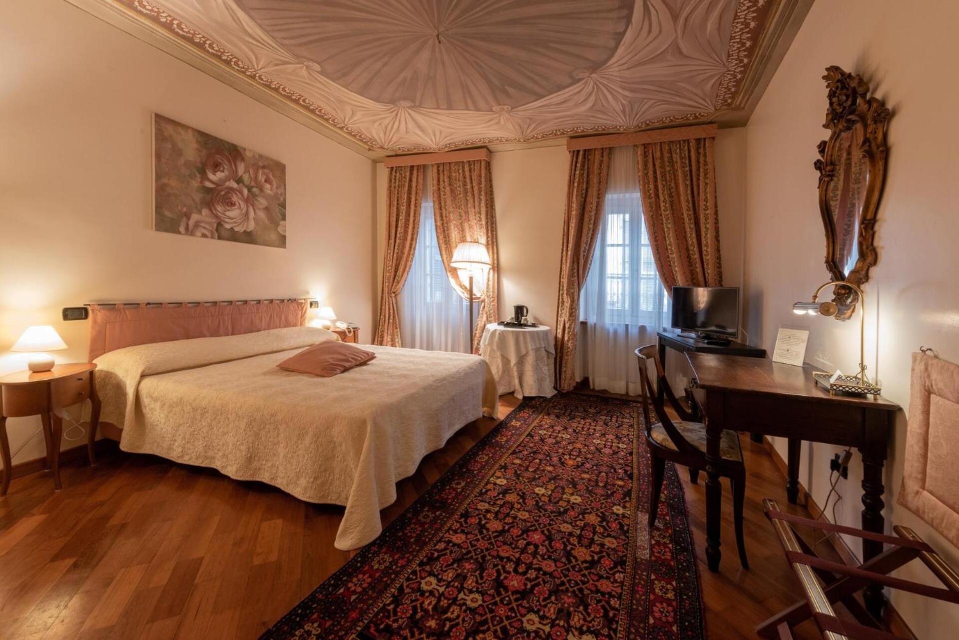 Palazzo Finati Bed & Breakfast Alba  Exterior photo