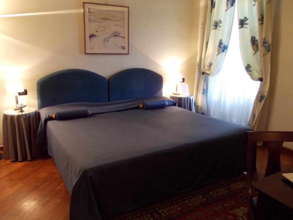 Palazzo Finati Bed & Breakfast Alba  Room photo