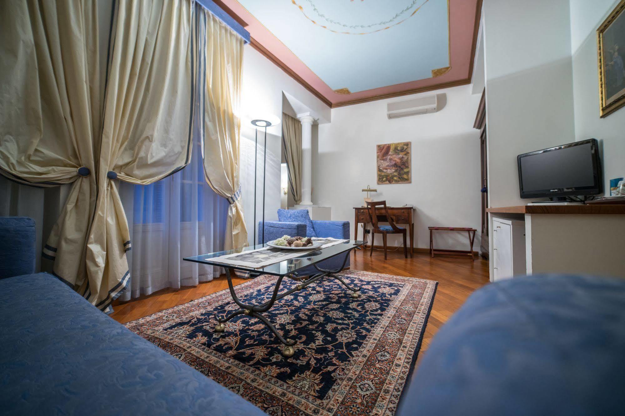 Palazzo Finati Bed & Breakfast Alba  Exterior photo